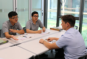 公司内运营外教常驻语言项目 image